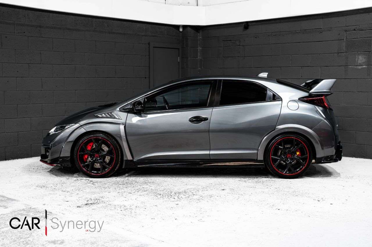 A 2016 HONDA CIVIC 2.0 i-VTEC Type R GT Hatchback 5dr Petrol Manual Euro 6 (s/s) (310 ps) / ST A 2016 HONDA CIVIC 2.0 i-VTEC Type R GT Hatchback 5dr Petrol Manual Euro 6 (s/s) (310 ps) / ST