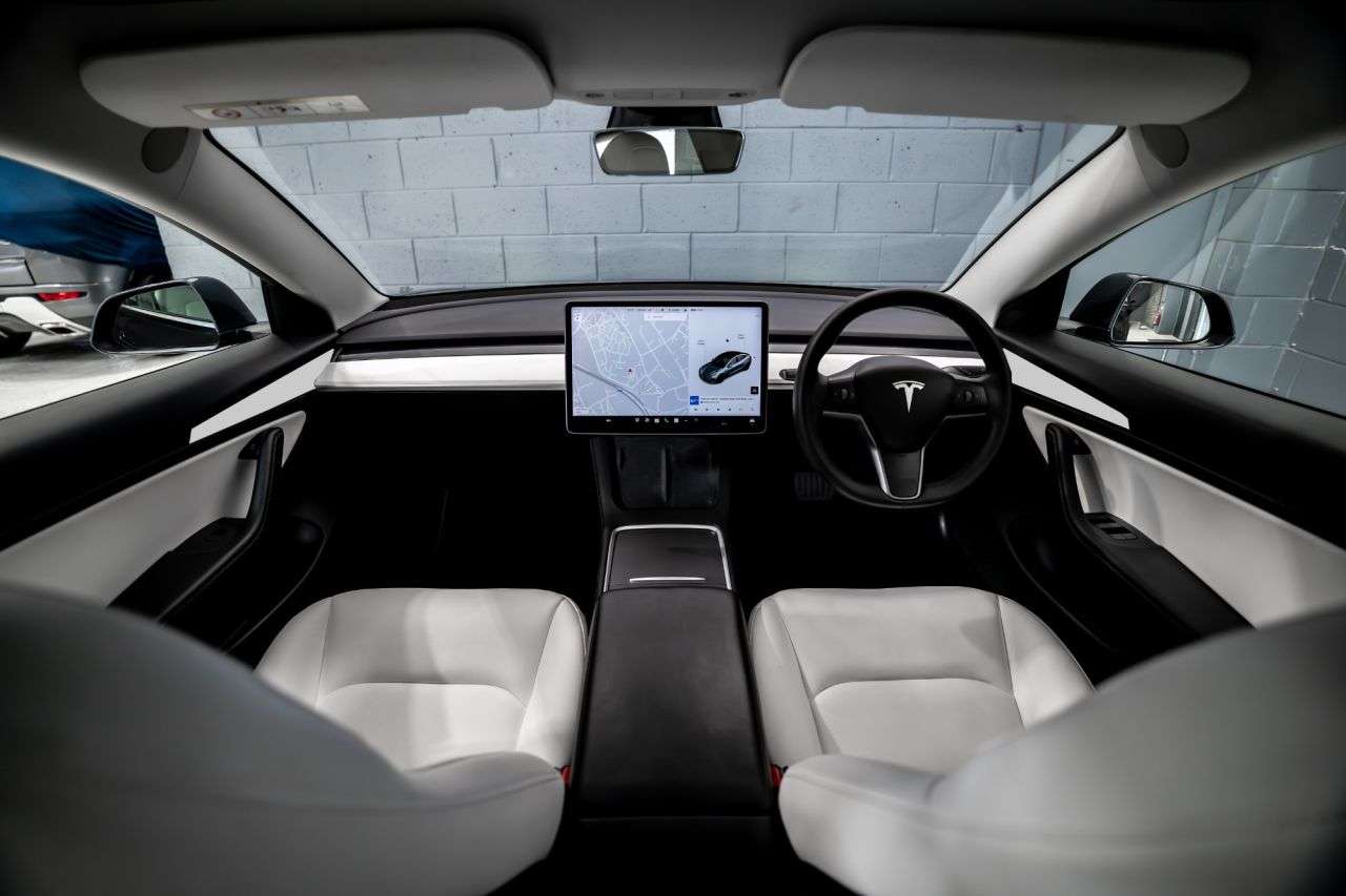 A 2022 TESLA MODEL 3 (Dual Motor) Long Range Saloon 4dr Electric Auto 4WDE (346 ps) / 4 YEAR TES A 2022 TESLA MODEL 3 (Dual Motor) Long Range Saloon 4dr Electric Auto 4WDE (346 ps) / 4 YEAR TES