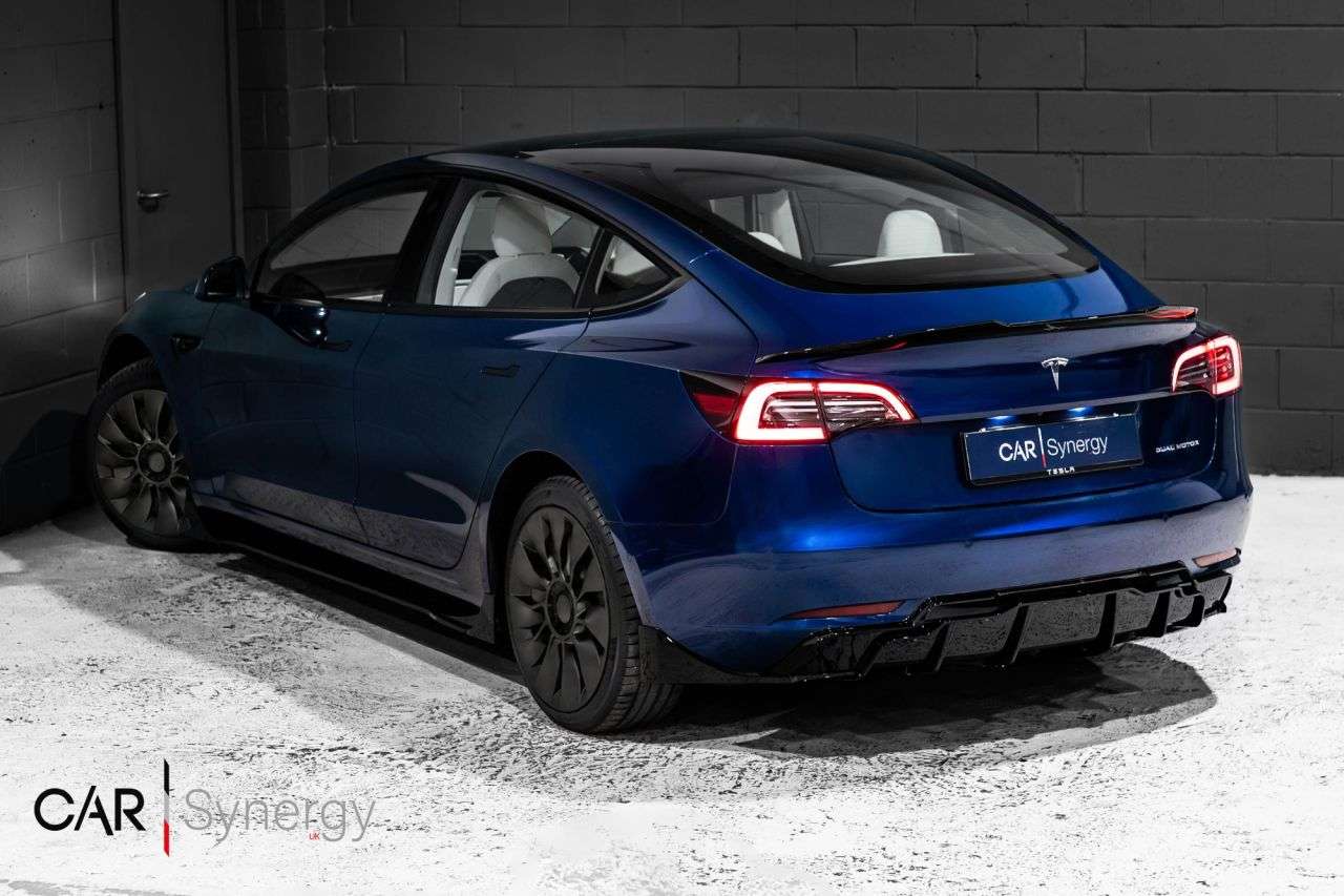 A 2021 TESLA MODEL 3 (Dual Motor) Long Range Saloon 4dr Electric Auto 4WDE (346 ps) / 3 YEAR TES A 2021 TESLA MODEL 3 (Dual Motor) Long Range Saloon 4dr Electric Auto 4WDE (346 ps) / 3 YEAR TES