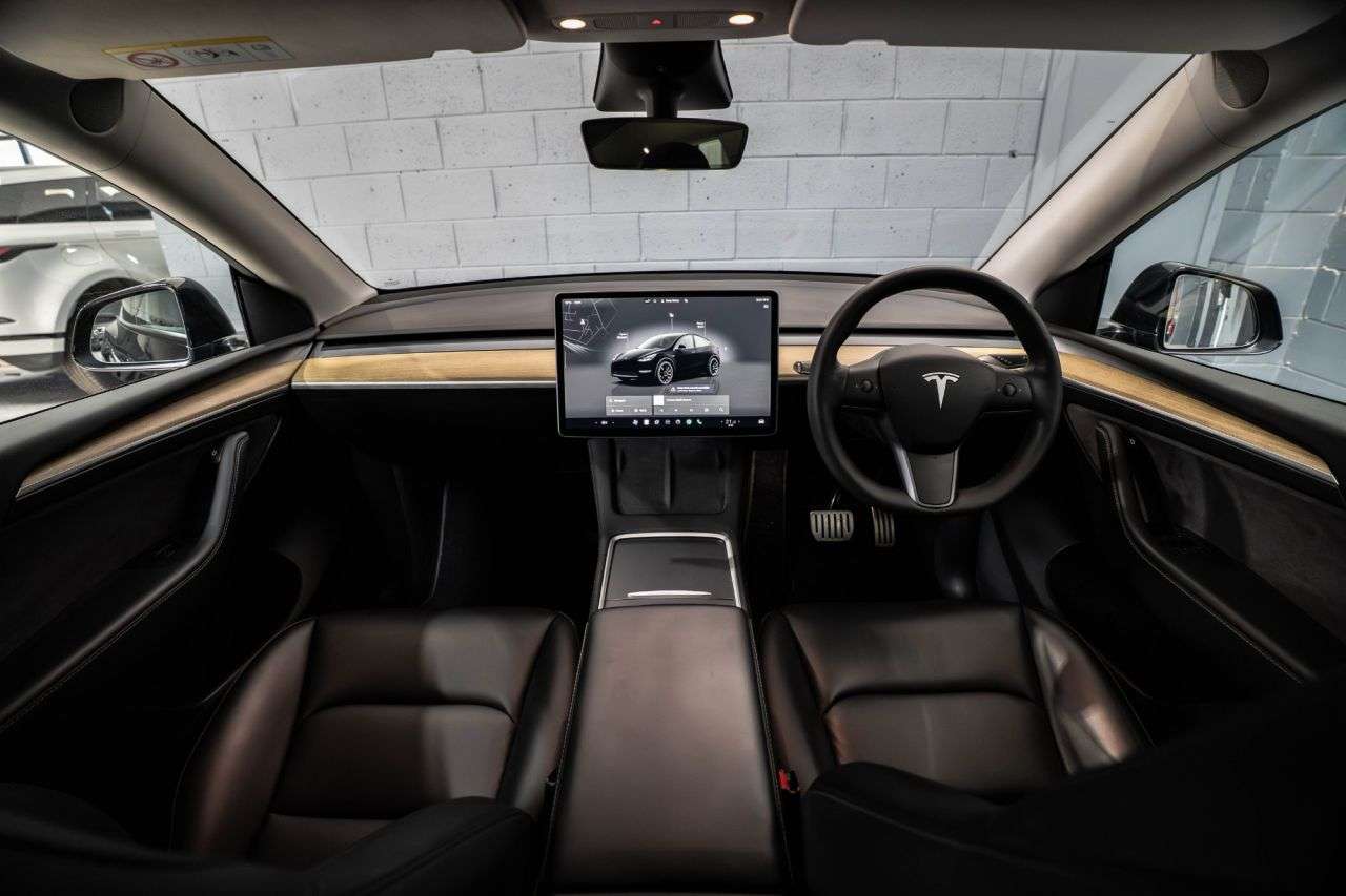 A 2022 TESLA MODEL Y (Dual Motor) Long Range SUV 5dr Electric Auto 4WDE (384 bhp) / 4 YEAR TESLA A 2022 TESLA MODEL Y (Dual Motor) Long Range SUV 5dr Electric Auto 4WDE (384 bhp) / 4 YEAR TESLA