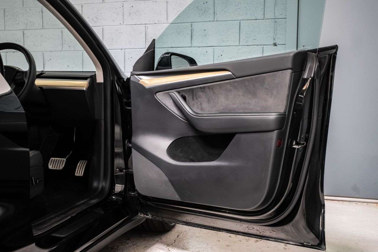 A 2022 TESLA MODEL Y (Dual Motor) Long Range SUV 5dr Electric Auto 4WDE (384 bhp) / 4 YEAR TESLA A 2022 TESLA MODEL Y (Dual Motor) Long Range SUV 5dr Electric Auto 4WDE (384 bhp) / 4 YEAR TESLA