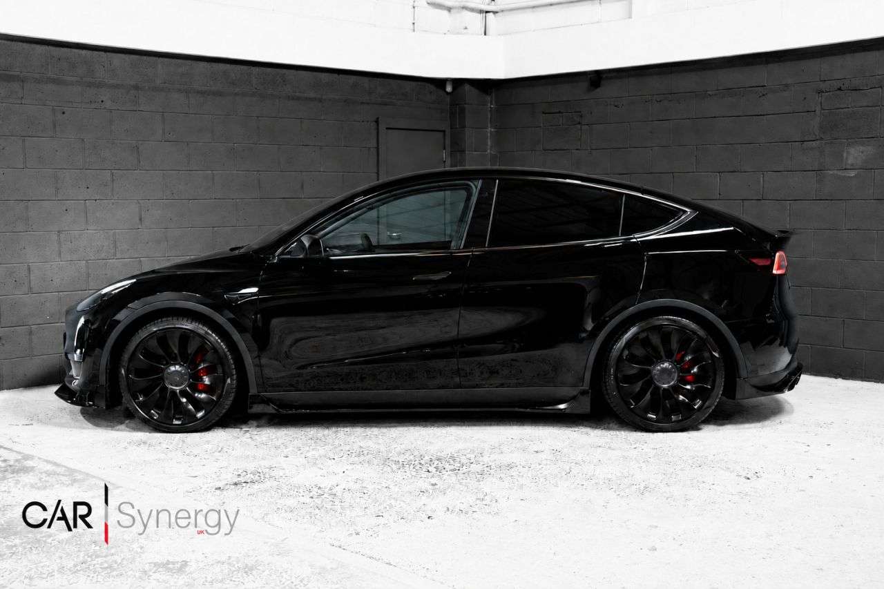 A 2022 TESLA MODEL Y (Dual Motor) Long Range SUV 5dr Electric Auto 4WDE (384 bhp) / 4 YEAR TESLA A 2022 TESLA MODEL Y (Dual Motor) Long Range SUV 5dr Electric Auto 4WDE (384 bhp) / 4 YEAR TESLA
