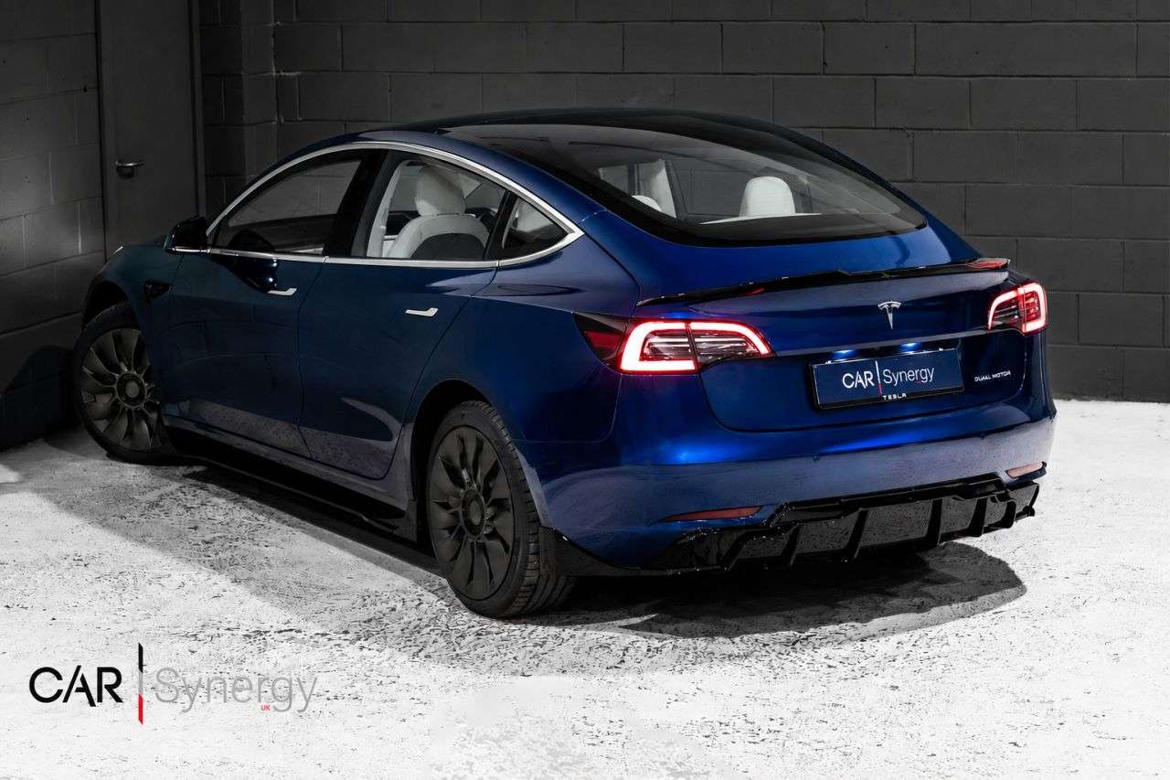 A 2019 TESLA MODEL 3 (Dual Motor) Performance Saloon 4dr Electric Auto 4WDE (Performance Upgrade A 2019 TESLA MODEL 3 (Dual Motor) Performance Saloon 4dr Electric Auto 4WDE (Performance Upgrade