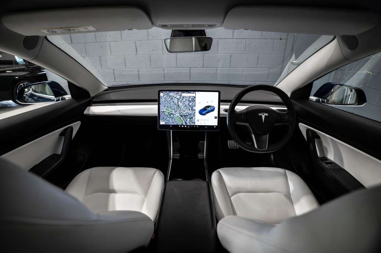 A 2019 TESLA MODEL 3 (Dual Motor) Performance Saloon 4dr Electric Auto 4WDE (Performance Upgrade A 2019 TESLA MODEL 3 (Dual Motor) Performance Saloon 4dr Electric Auto 4WDE (Performance Upgrade