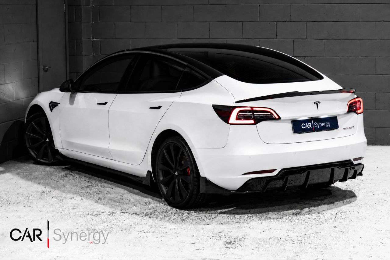 A 2020 TESLA MODEL 3 (Dual Motor) Performance Saloon 4dr Electric Auto 4WDE (Performance Upgrade A 2020 TESLA MODEL 3 (Dual Motor) Performance Saloon 4dr Electric Auto 4WDE (Performance Upgrade