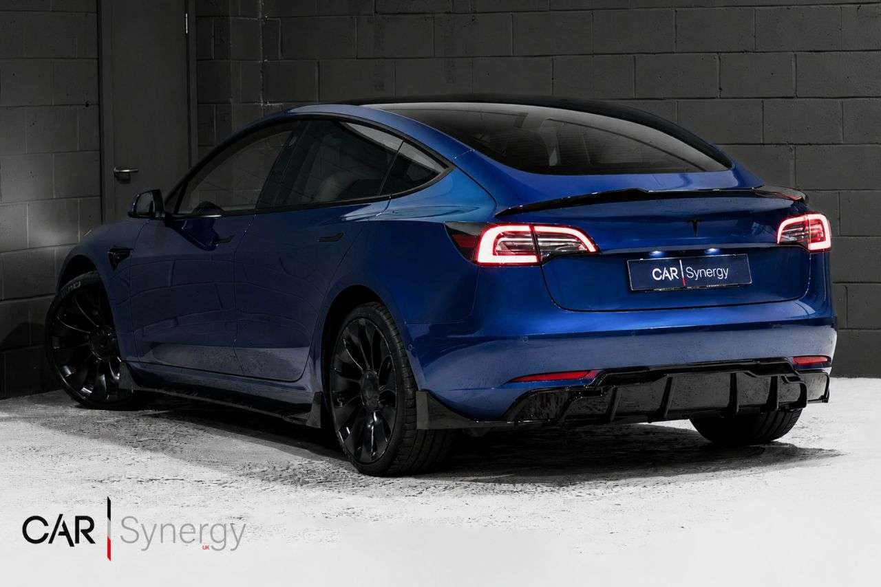 A 2021 TESLA MODEL 3 (Dual Motor) Performance Saloon 4dr Electric Auto 4WDE (Performance Upgrade A 2021 TESLA MODEL 3 (Dual Motor) Performance Saloon 4dr Electric Auto 4WDE (Performance Upgrade