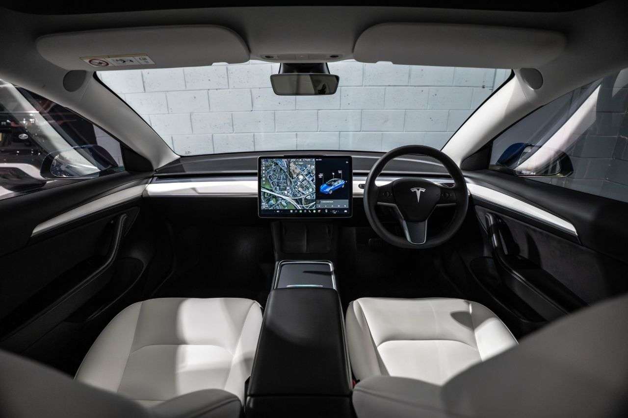A 2021 TESLA MODEL 3 (Dual Motor) Performance Saloon 4dr Electric Auto 4WDE (Performance Upgrade A 2021 TESLA MODEL 3 (Dual Motor) Performance Saloon 4dr Electric Auto 4WDE (Performance Upgrade