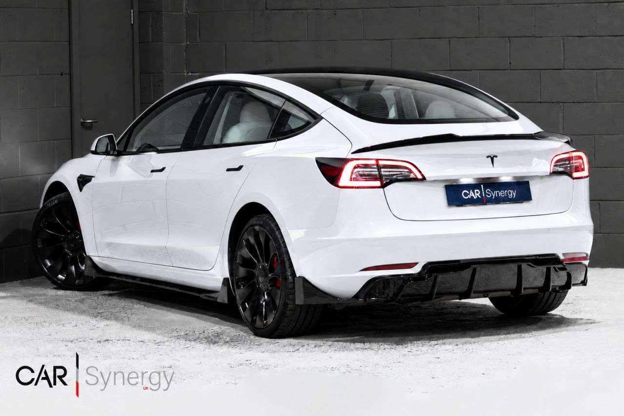 A 2022 TESLA MODEL 3 (Dual Motor) Performance Saloon 4dr Electric Auto 4WDE (Performance Upgrade A 2022 TESLA MODEL 3 (Dual Motor) Performance Saloon 4dr Electric Auto 4WDE (Performance Upgrade