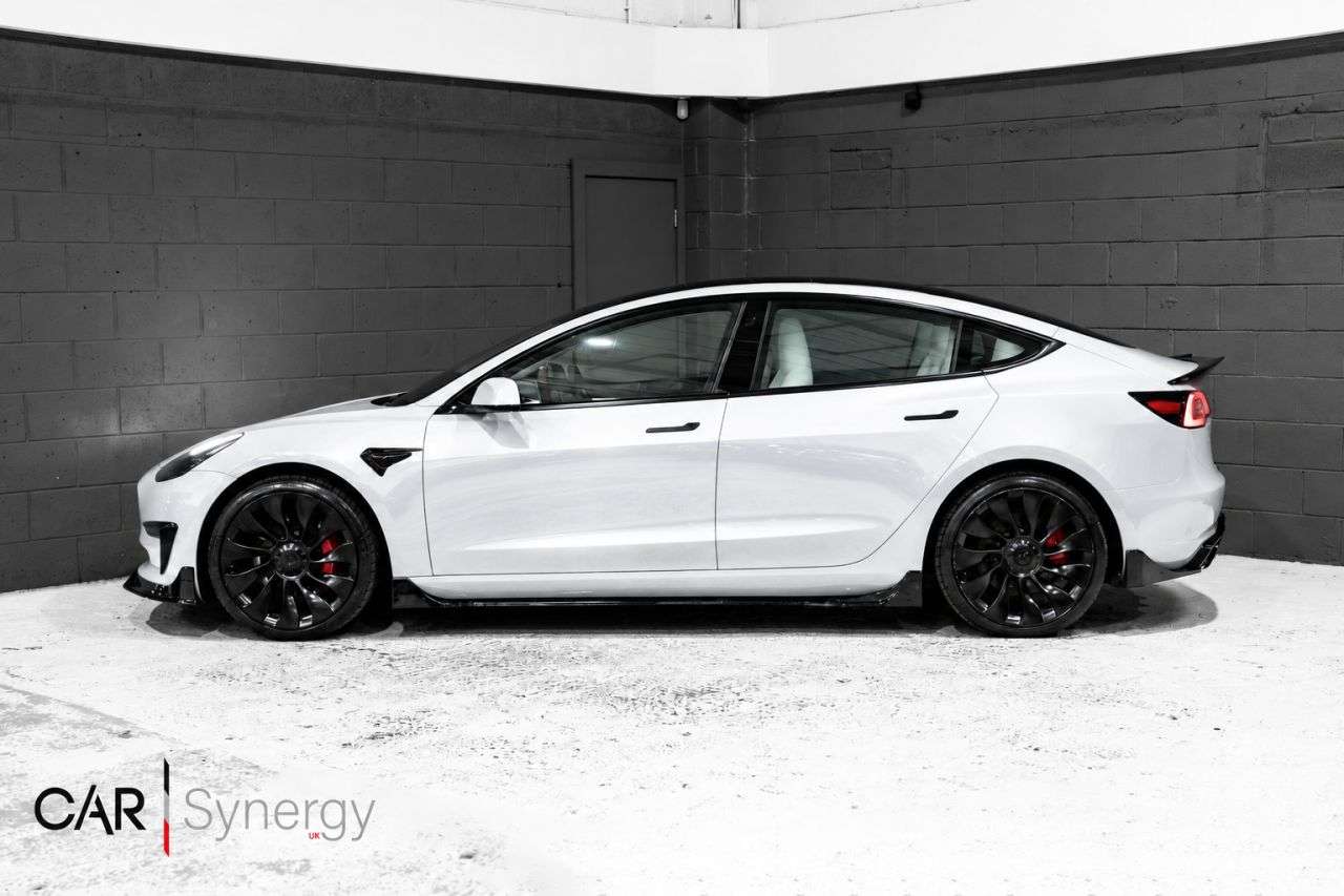A 2022 TESLA MODEL 3 (Dual Motor) Performance Saloon 4dr Electric Auto 4WDE (Performance Upgrade A 2022 TESLA MODEL 3 (Dual Motor) Performance Saloon 4dr Electric Auto 4WDE (Performance Upgrade