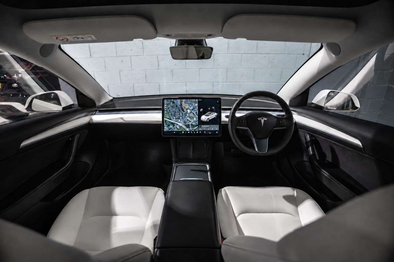 A 2022 TESLA MODEL 3 (Dual Motor) Performance Saloon 4dr Electric Auto 4WDE (Performance Upgrade A 2022 TESLA MODEL 3 (Dual Motor) Performance Saloon 4dr Electric Auto 4WDE (Performance Upgrade