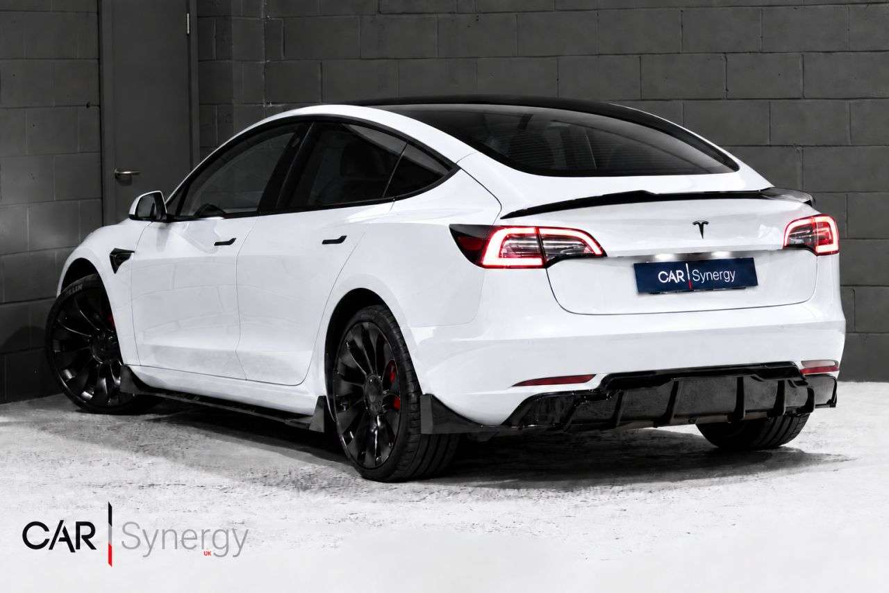 A 2021 TESLA MODEL 3 (Dual Motor) Performance Saloon 4dr Electric Auto 4WDE (Performance Upgrade A 2021 TESLA MODEL 3 (Dual Motor) Performance Saloon 4dr Electric Auto 4WDE (Performance Upgrade
