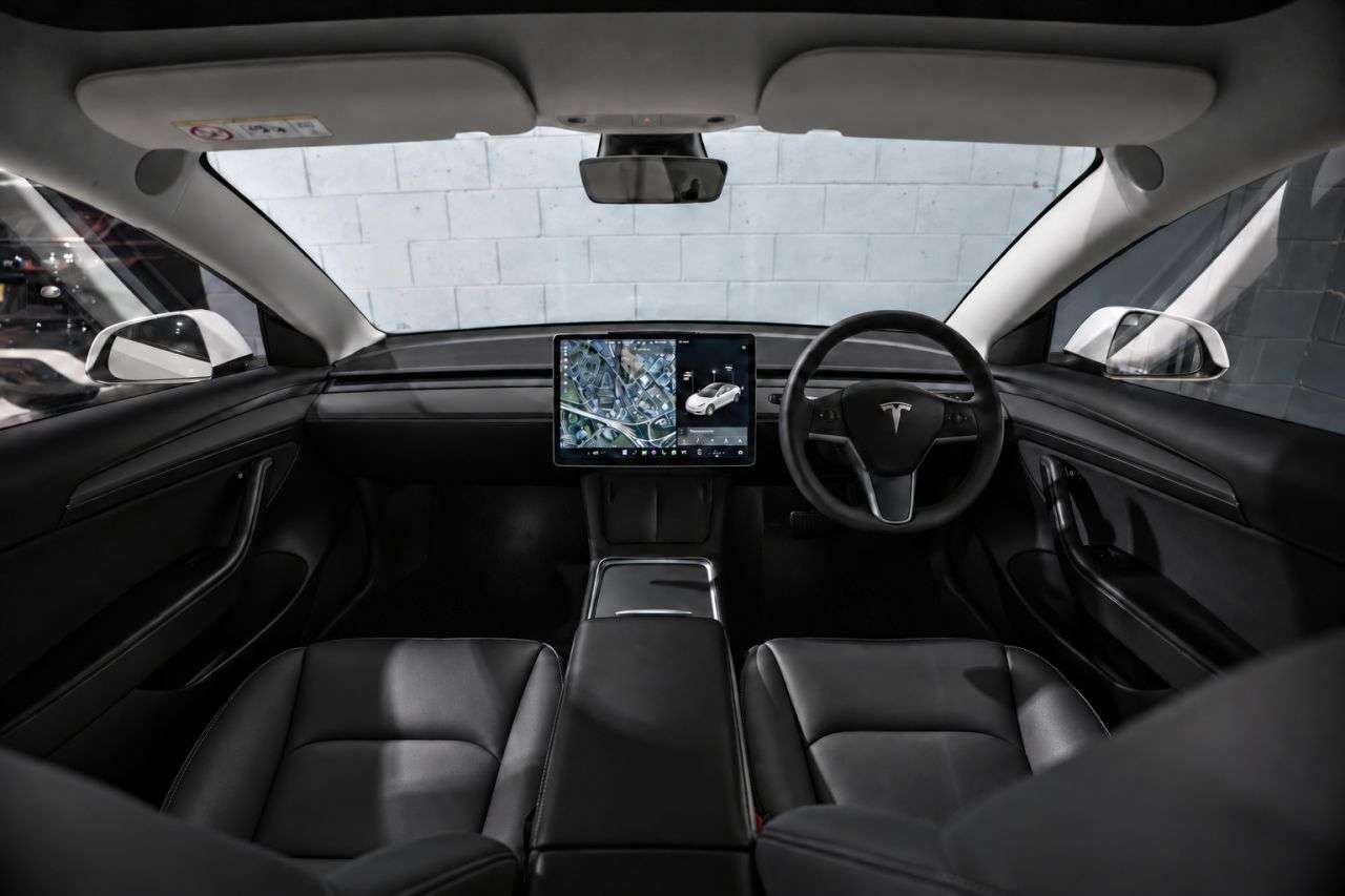 A 2021 TESLA MODEL 3 (Dual Motor) Performance Saloon 4dr Electric Auto 4WDE (Performance Upgrade A 2021 TESLA MODEL 3 (Dual Motor) Performance Saloon 4dr Electric Auto 4WDE (Performance Upgrade
