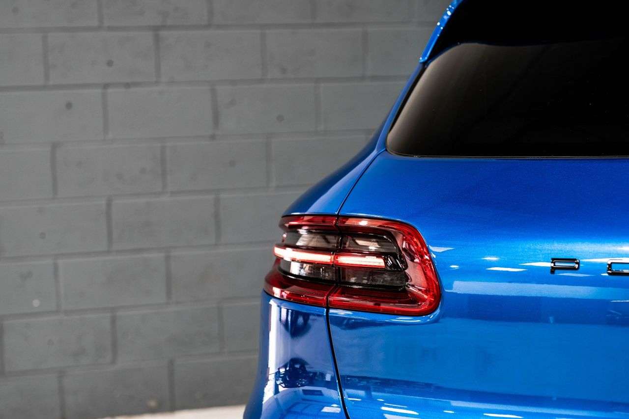 2018 PORSCHE MACAN 2018 PORSCHE MACAN