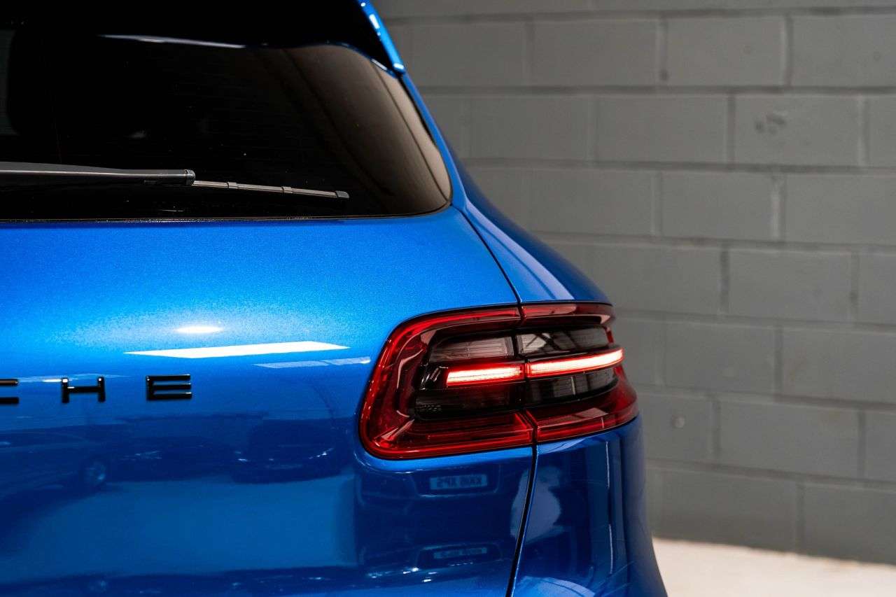 2018 PORSCHE MACAN 2018 PORSCHE MACAN