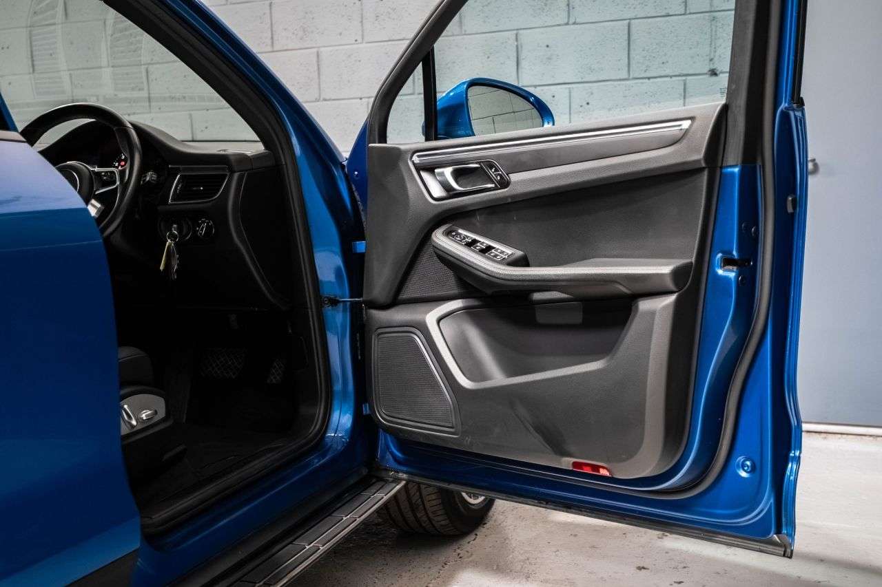2018 PORSCHE MACAN 2018 PORSCHE MACAN