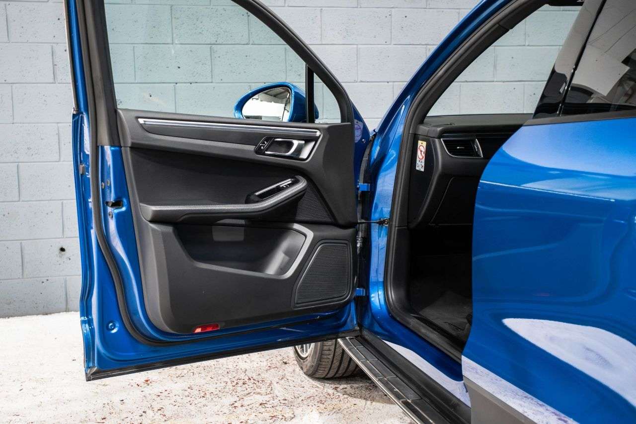 2018 PORSCHE MACAN 2018 PORSCHE MACAN