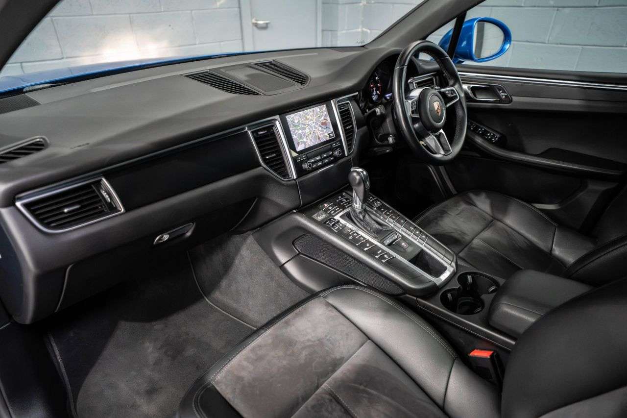 2018 PORSCHE MACAN 2018 PORSCHE MACAN