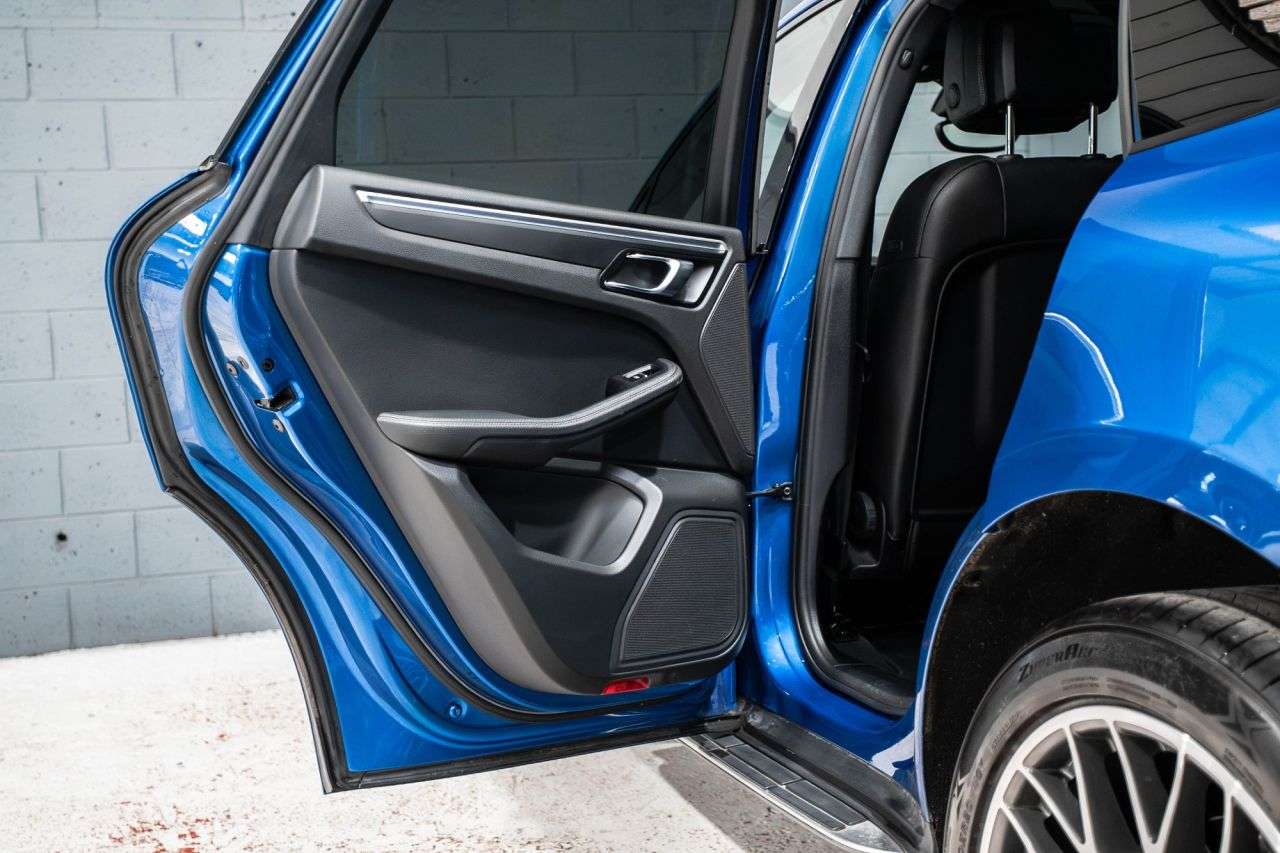 2018 PORSCHE MACAN 2018 PORSCHE MACAN