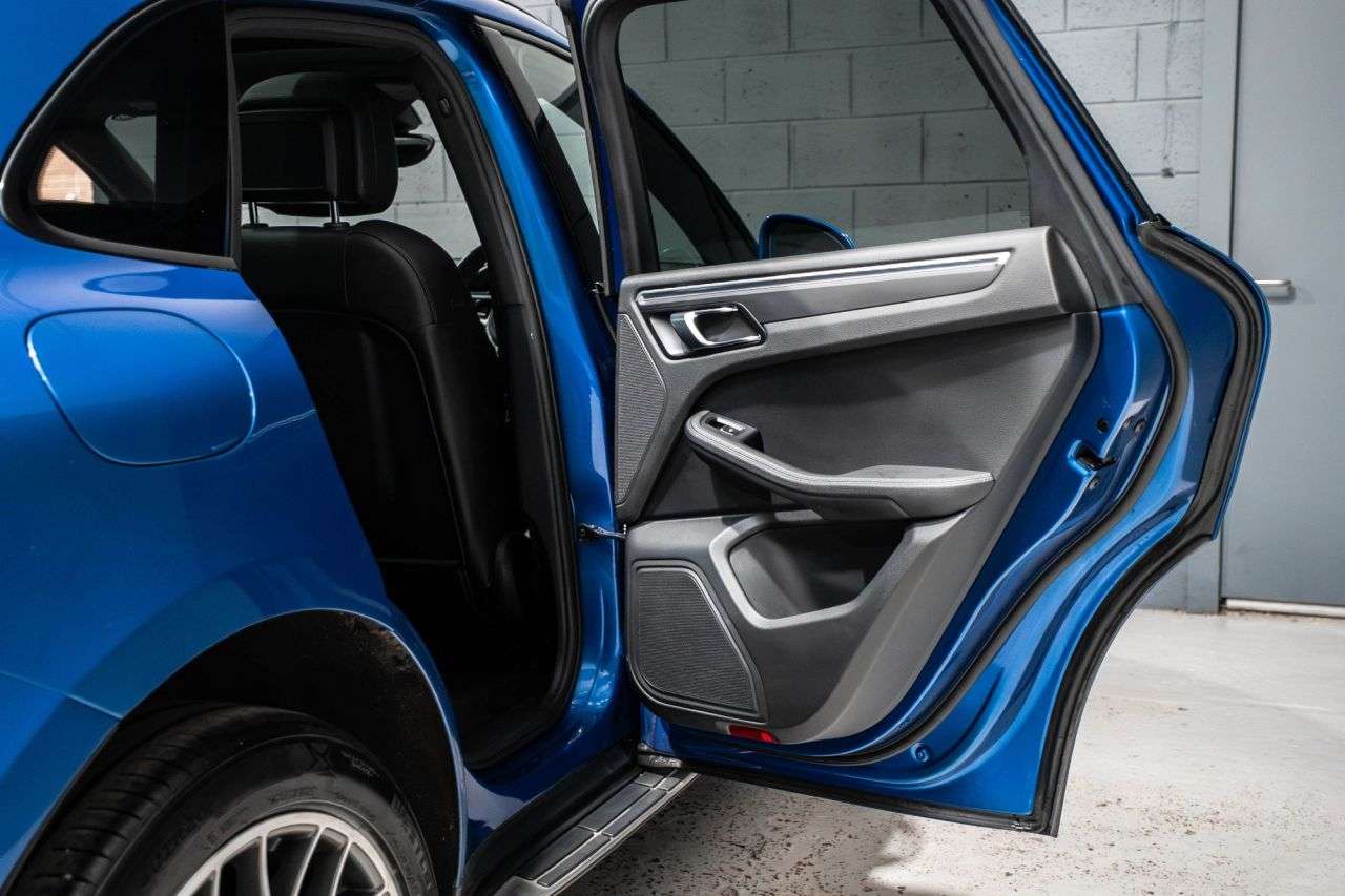 2018 PORSCHE MACAN 2018 PORSCHE MACAN