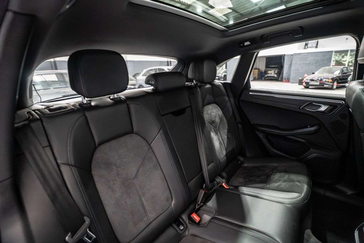2018 PORSCHE MACAN 2018 PORSCHE MACAN