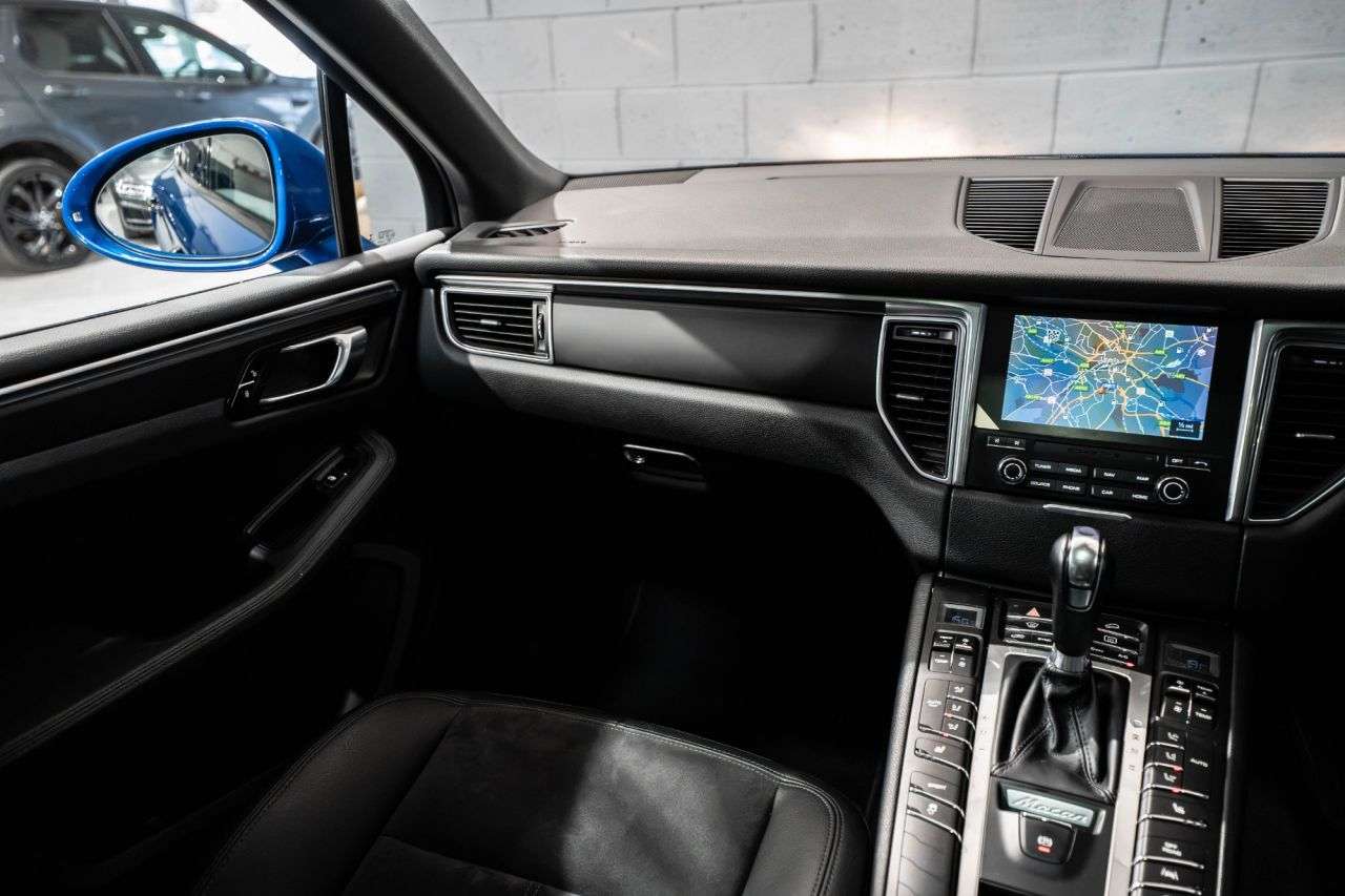 2018 PORSCHE MACAN 2018 PORSCHE MACAN