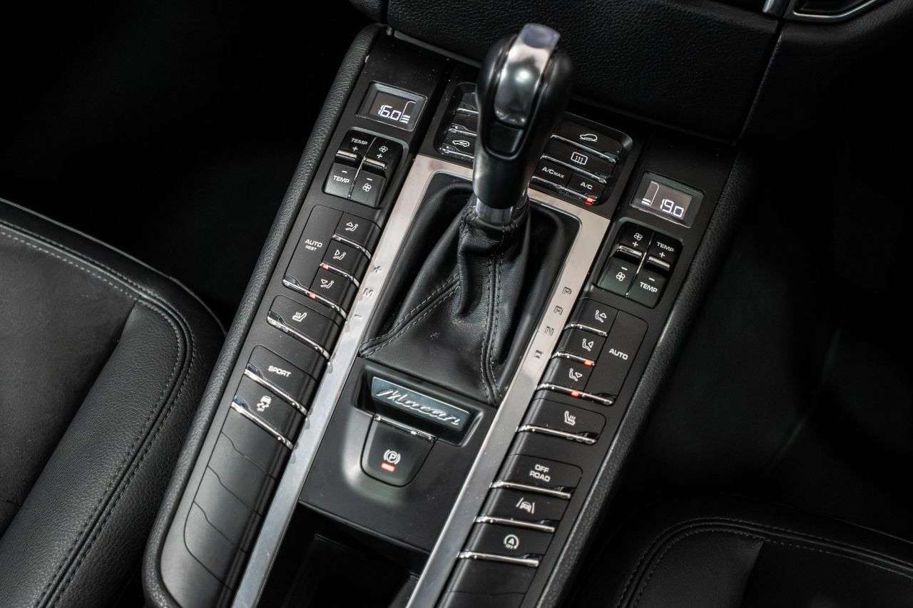 2018 PORSCHE MACAN 2018 PORSCHE MACAN