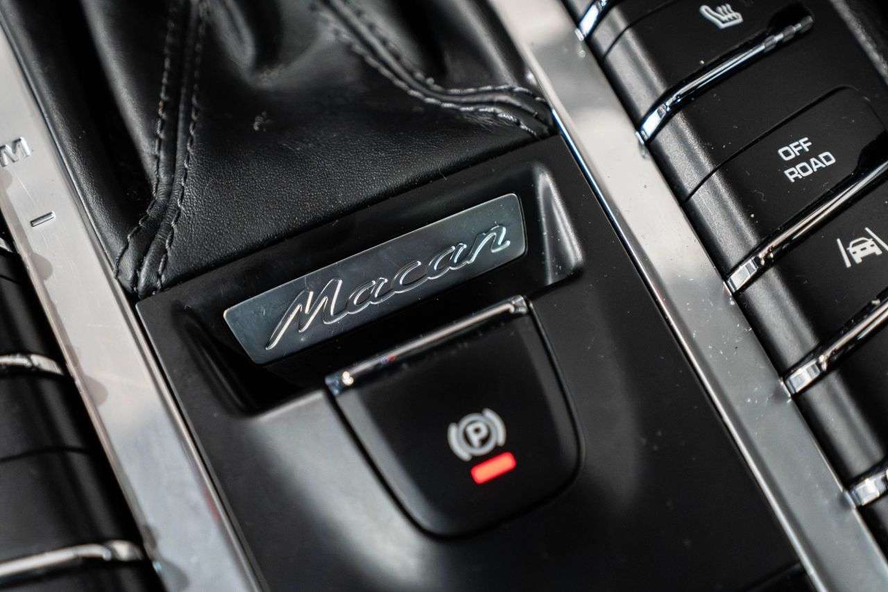 2018 PORSCHE MACAN 2018 PORSCHE MACAN