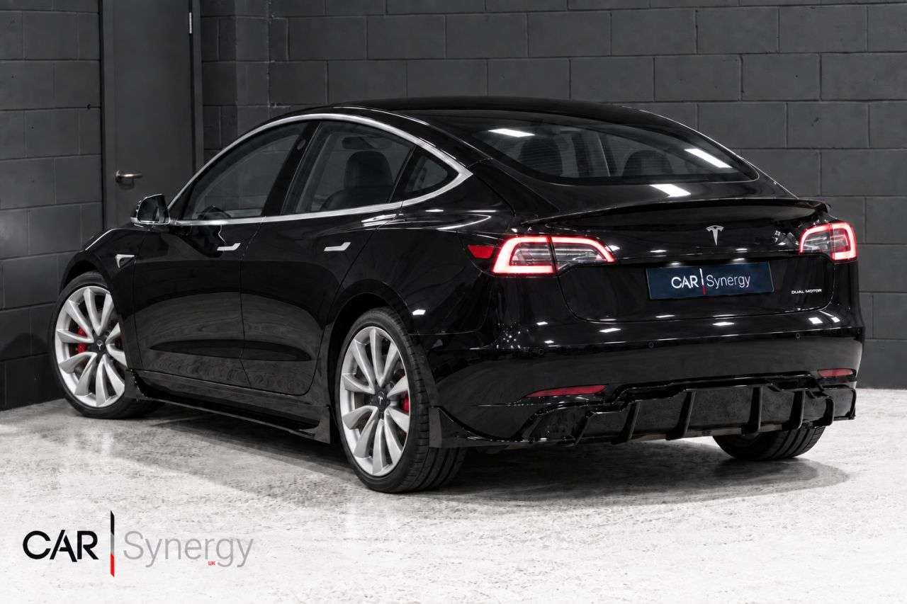 A 2019 TESLA MODEL 3 (Dual Motor) Performance Saloon 4dr Electric Auto 4WDE (Performance Upgrade A 2019 TESLA MODEL 3 (Dual Motor) Performance Saloon 4dr Electric Auto 4WDE (Performance Upgrade