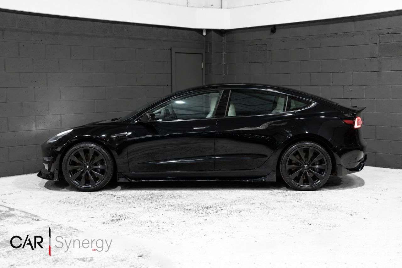A 2021 TESLA MODEL 3 (Dual Motor) Long Range Saloon 4dr Electric Auto 4WDE (346 ps) / 3 YEAR TES A 2021 TESLA MODEL 3 (Dual Motor) Long Range Saloon 4dr Electric Auto 4WDE (346 ps) / 3 YEAR TES