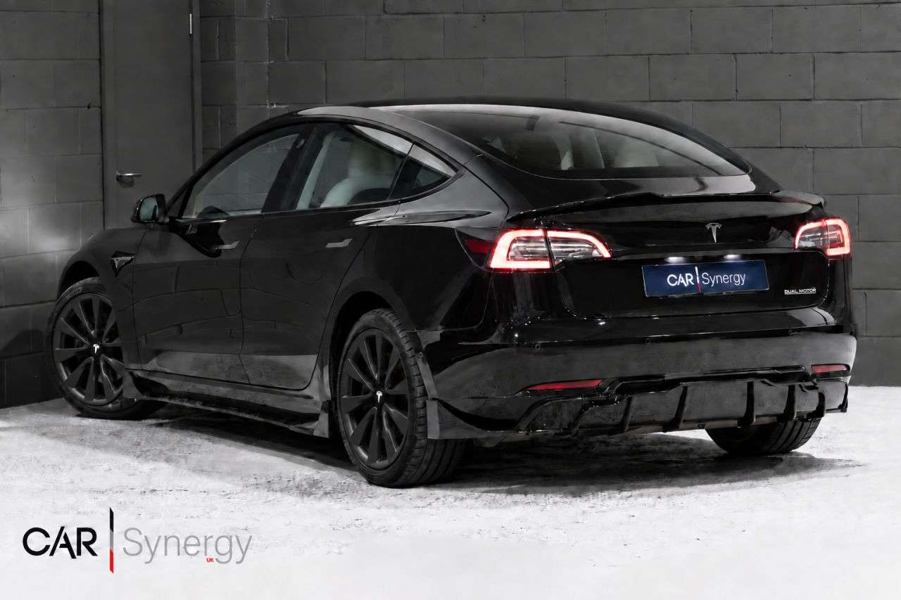 A 2021 TESLA MODEL 3 (Dual Motor) Long Range Saloon 4dr Electric Auto 4WDE (346 ps) / 3 YEAR TES A 2021 TESLA MODEL 3 (Dual Motor) Long Range Saloon 4dr Electric Auto 4WDE (346 ps) / 3 YEAR TES