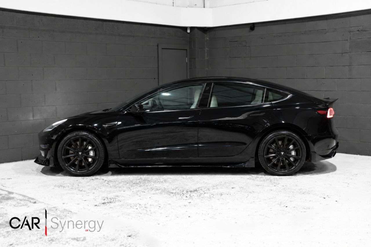 A 2021 TESLA MODEL 3 (Dual Motor) Long Range Saloon 4dr Electric Auto 4WDE (346 ps) / 3 YEAR TES A 2021 TESLA MODEL 3 (Dual Motor) Long Range Saloon 4dr Electric Auto 4WDE (346 ps) / 3 YEAR TES