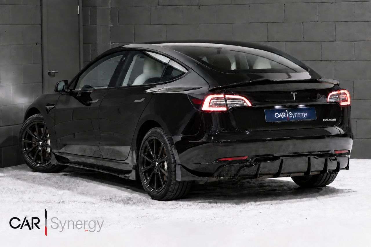 A 2021 TESLA MODEL 3 (Dual Motor) Long Range Saloon 4dr Electric Auto 4WDE (346 ps) / 3 YEAR TES A 2021 TESLA MODEL 3 (Dual Motor) Long Range Saloon 4dr Electric Auto 4WDE (346 ps) / 3 YEAR TES