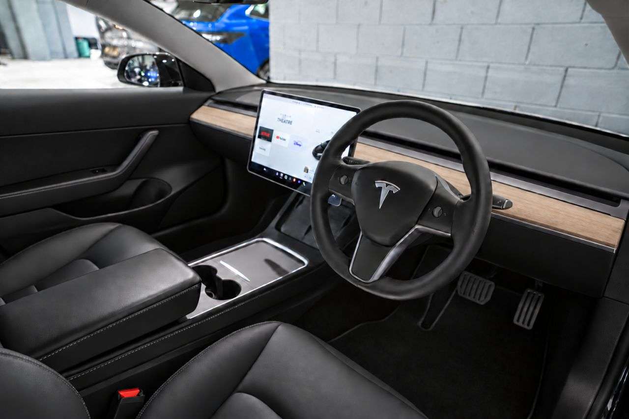 A 2020 TESLA MODEL 3 (Dual Motor) Long Range Saloon 4dr Electric Auto 4WDE (346 ps) / 2 YEAR TES A 2020 TESLA MODEL 3 (Dual Motor) Long Range Saloon 4dr Electric Auto 4WDE (346 ps) / 2 YEAR TES