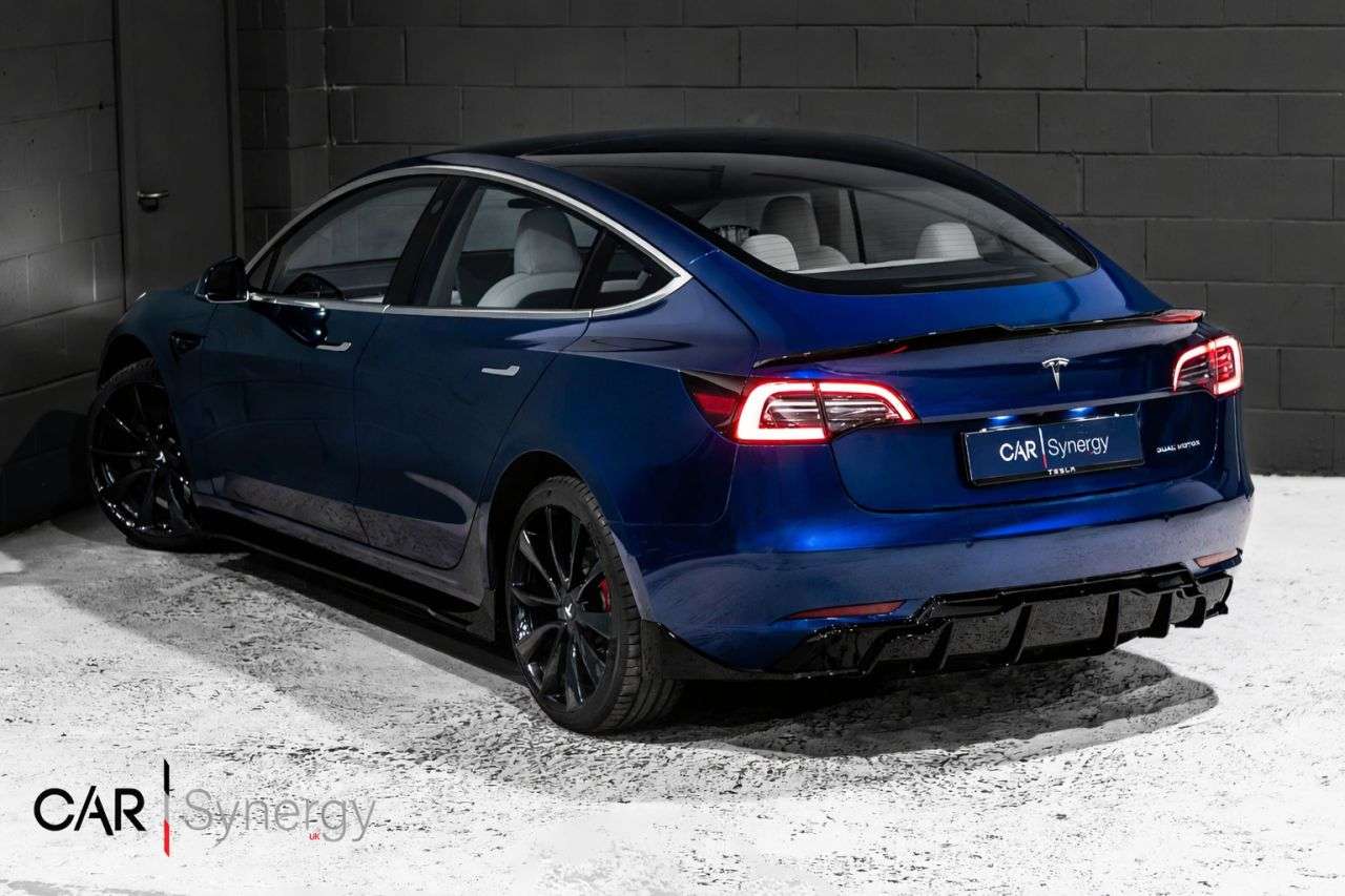 A 2020 TESLA MODEL 3 (Dual Motor) Performance Saloon 4dr Electric Auto 4WDE (Performance Upgrade A 2020 TESLA MODEL 3 (Dual Motor) Performance Saloon 4dr Electric Auto 4WDE (Performance Upgrade