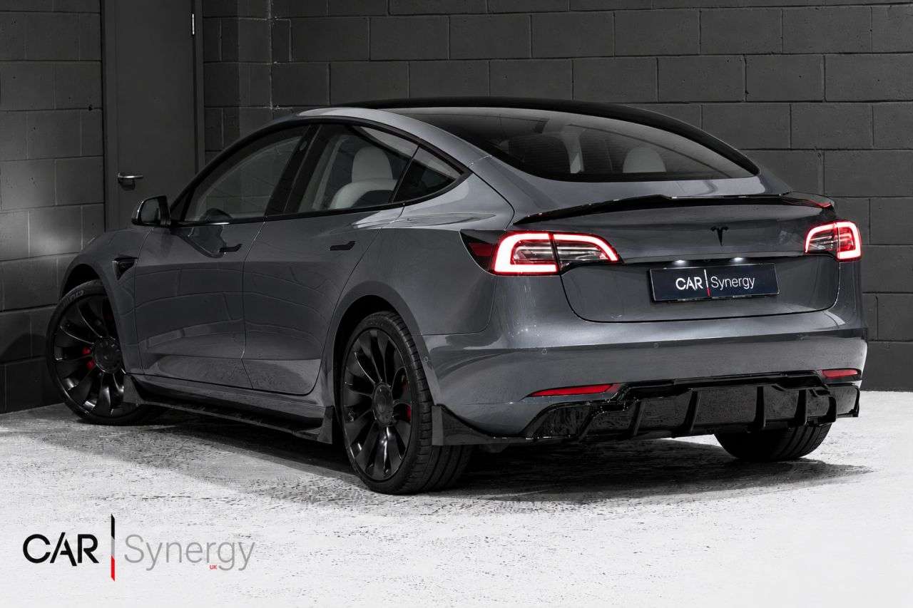 A 2022 TESLA MODEL 3 (Dual Motor) Performance Saloon 4dr Electric Auto 4WDE (Performance Upgrade A 2022 TESLA MODEL 3 (Dual Motor) Performance Saloon 4dr Electric Auto 4WDE (Performance Upgrade