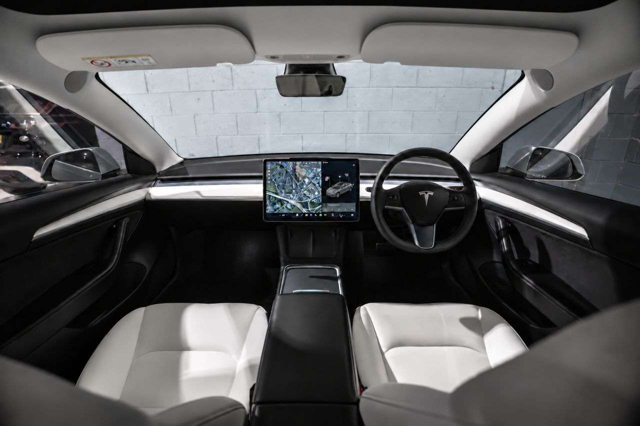 A 2022 TESLA MODEL 3 (Dual Motor) Performance Saloon 4dr Electric Auto 4WDE (Performance Upgrade A 2022 TESLA MODEL 3 (Dual Motor) Performance Saloon 4dr Electric Auto 4WDE (Performance Upgrade