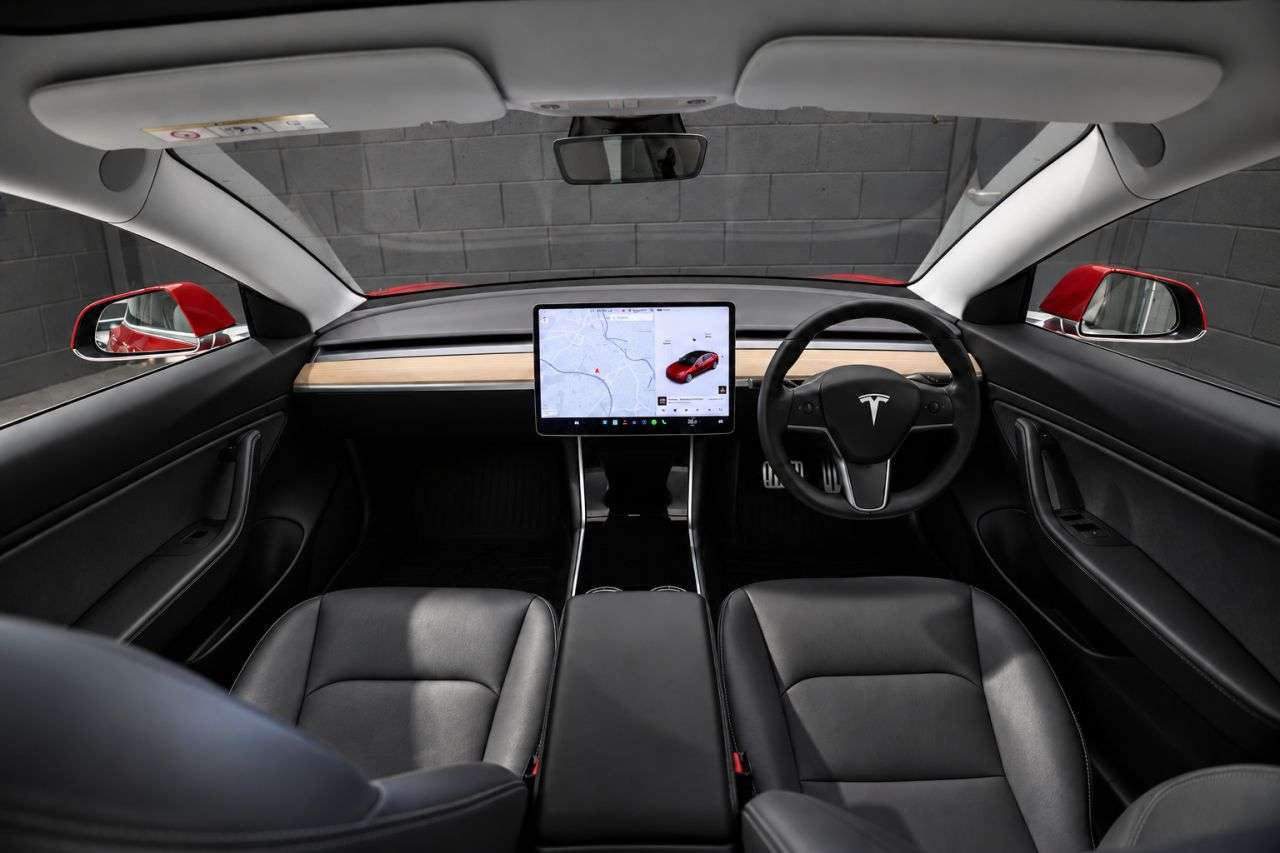 A 2020 TESLA MODEL 3 (Dual Motor) Performance Saloon 4dr Electric Auto 4WDE (Performance Upgrade A 2020 TESLA MODEL 3 (Dual Motor) Performance Saloon 4dr Electric Auto 4WDE (Performance Upgrade