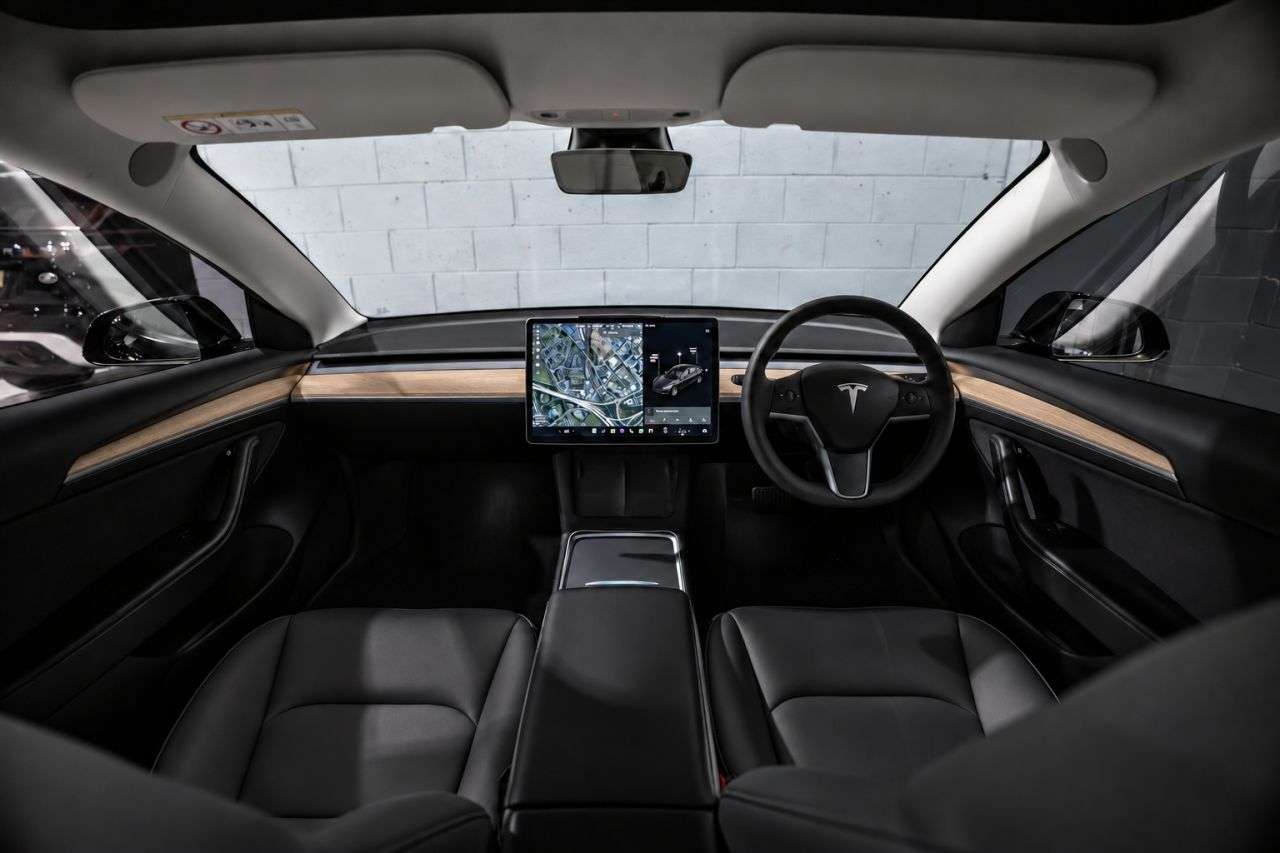 A 2021 TESLA MODEL 3 (Dual Motor) Performance Saloon 4dr Electric Auto 4WDE (Performance Upgrade A 2021 TESLA MODEL 3 (Dual Motor) Performance Saloon 4dr Electric Auto 4WDE (Performance Upgrade