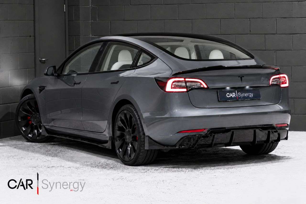 A 2021 TESLA MODEL 3 (Dual Motor) Performance Saloon 4dr Electric Auto 4WDE (Performance Upgrade A 2021 TESLA MODEL 3 (Dual Motor) Performance Saloon 4dr Electric Auto 4WDE (Performance Upgrade