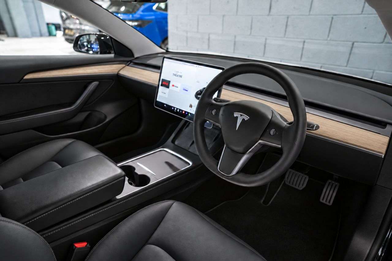 A 2021 TESLA MODEL 3 (Dual Motor) Long Range Saloon 4dr Electric Auto 4WDE (346 ps) / 3 YEAR TES A 2021 TESLA MODEL 3 (Dual Motor) Long Range Saloon 4dr Electric Auto 4WDE (346 ps) / 3 YEAR TES