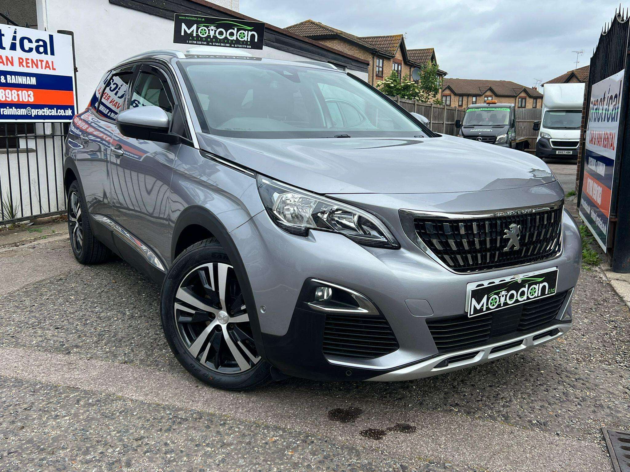 A 2019 PEUGEOT 3008 1.2 PureTech Allure Euro 6 (s/s) 5dr A 2019 PEUGEOT 3008 1.2 PureTech Allure Euro 6 (s/s) 5dr
