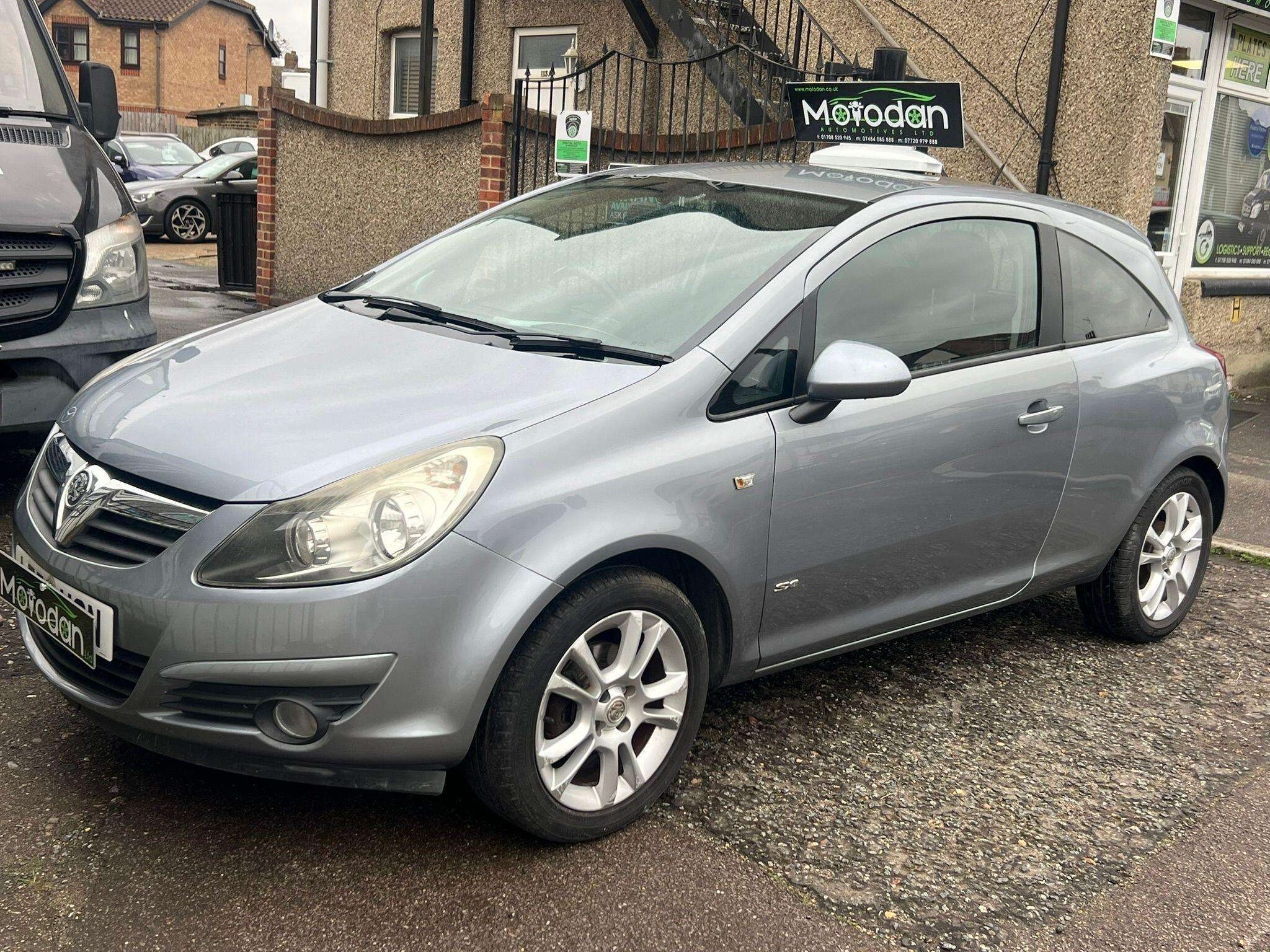A 2009 VAUXHALL CORSA 1.2i 16v SXi 3dr A 2009 VAUXHALL CORSA 1.2i 16v SXi 3dr