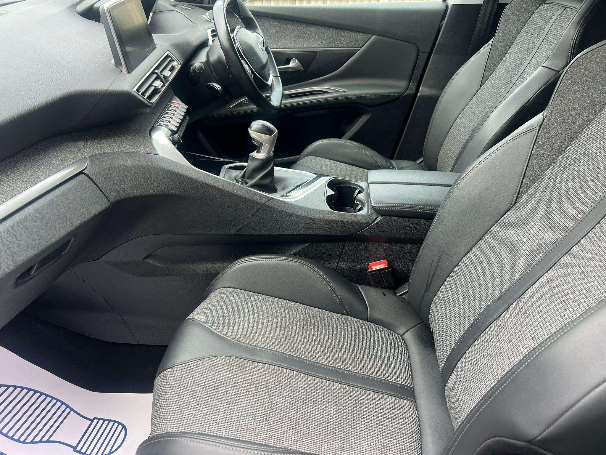 2019 PEUGEOT 3008 2019 PEUGEOT 3008