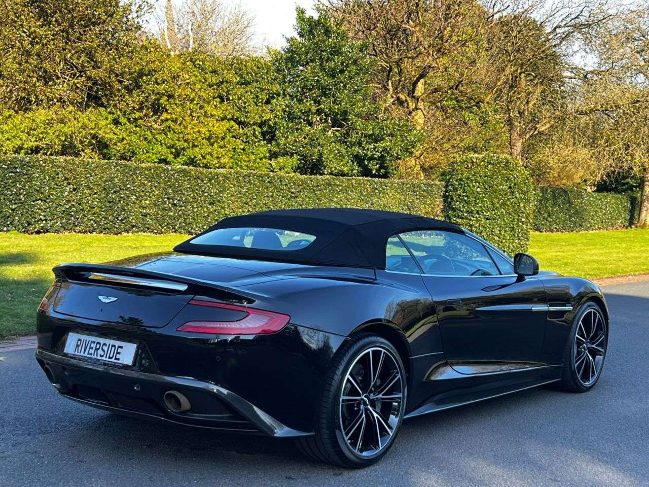 2015 ASTON MARTIN VANQUISH 2015 ASTON MARTIN VANQUISH