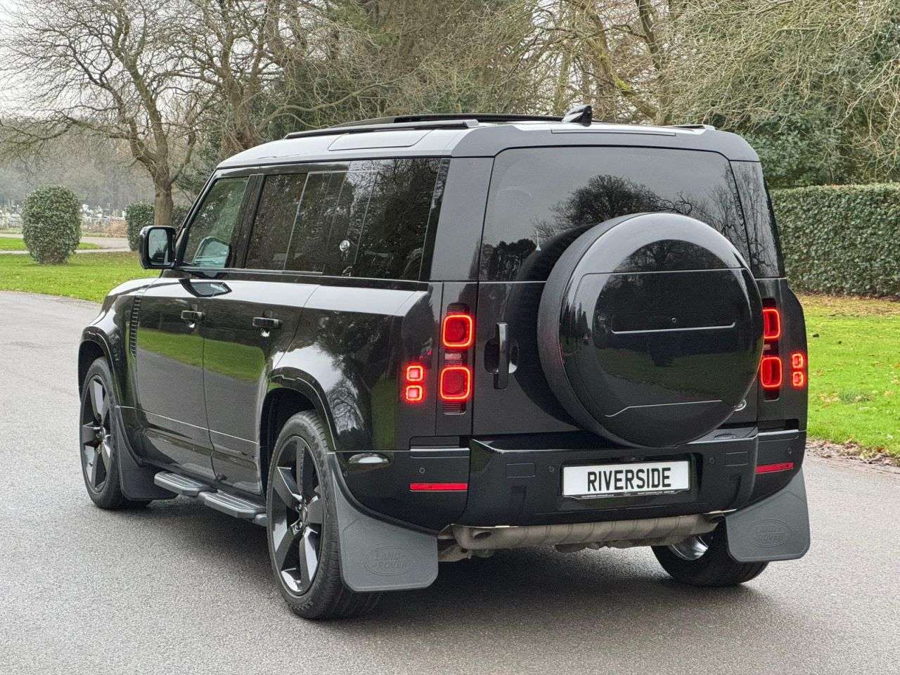 A 2022 LAND ROVER DEFENDER 3.0 P400 MHEV XS Edition SUV 5dr Petrol Auto 4WD Euro 6 (s/s) (400 ps) A 2022 LAND ROVER DEFENDER 3.0 P400 MHEV XS Edition SUV 5dr Petrol Auto 4WD Euro 6 (s/s) (400 ps)