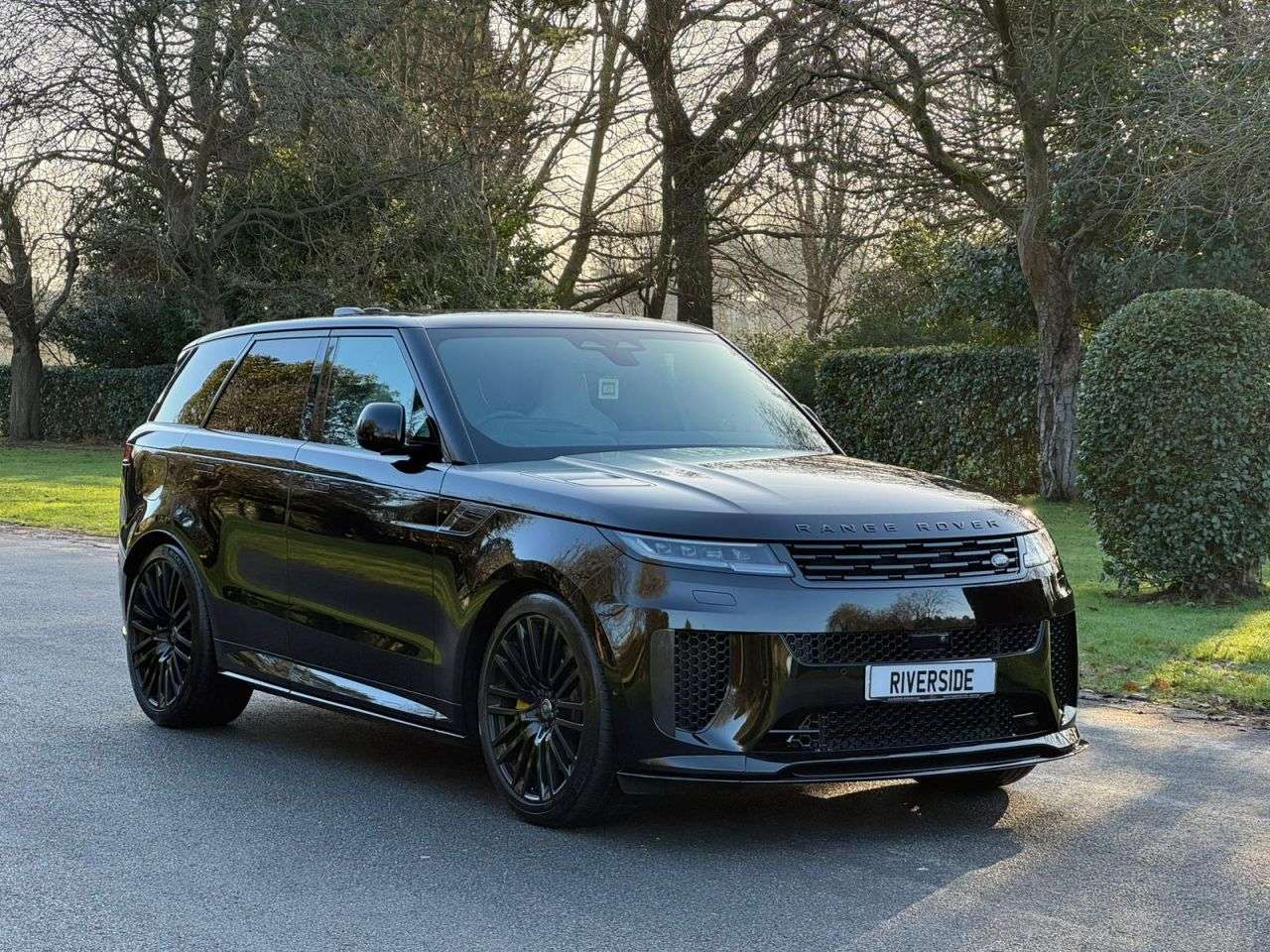 A 2024 LAND ROVER RANGE ROVER SPORT 4.4 P635 V8 MHEV SV Edition One Gloss SUV 5dr Petrol Auto 4WD Euro 6 (s/s) A 2024 LAND ROVER RANGE ROVER SPORT 4.4 P635 V8 MHEV SV Edition One Gloss SUV 5dr Petrol Auto 4WD Euro 6 (s/s)