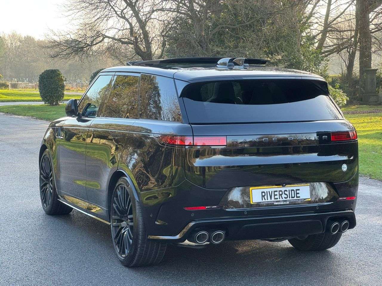 A 2024 LAND ROVER RANGE ROVER SPORT 4.4 P635 V8 MHEV SV Edition One Gloss SUV 5dr Petrol Auto 4WD Euro 6 (s/s) A 2024 LAND ROVER RANGE ROVER SPORT 4.4 P635 V8 MHEV SV Edition One Gloss SUV 5dr Petrol Auto 4WD Euro 6 (s/s)