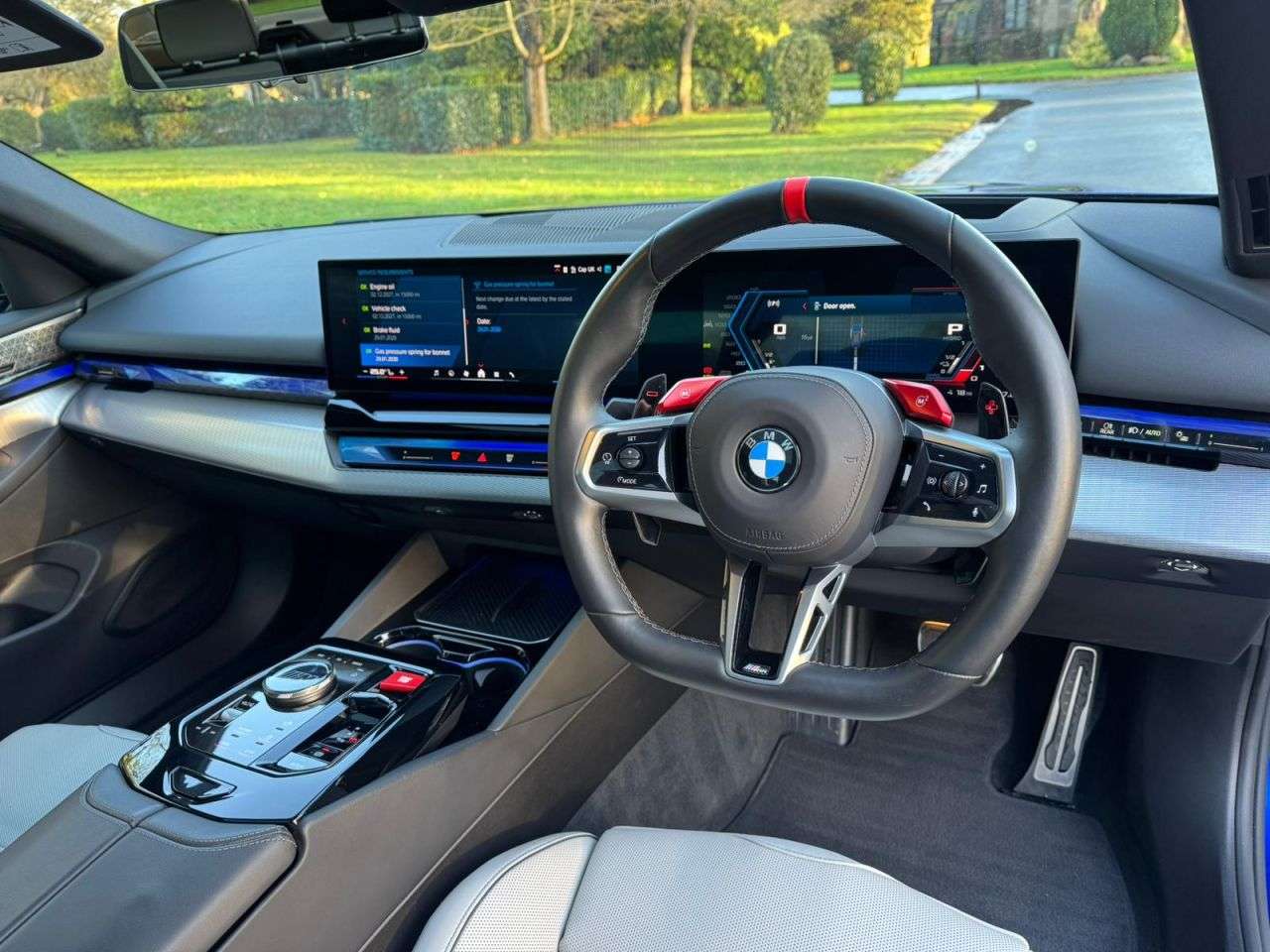 A 2025 BMW M5 4.4 22.1kWh Saloon 4dr Petrol Plug-in Hybrid Steptronic xDrive Euro 6 (s/s) A 2025 BMW M5 4.4 22.1kWh Saloon 4dr Petrol Plug-in Hybrid Steptronic xDrive Euro 6 (s/s)