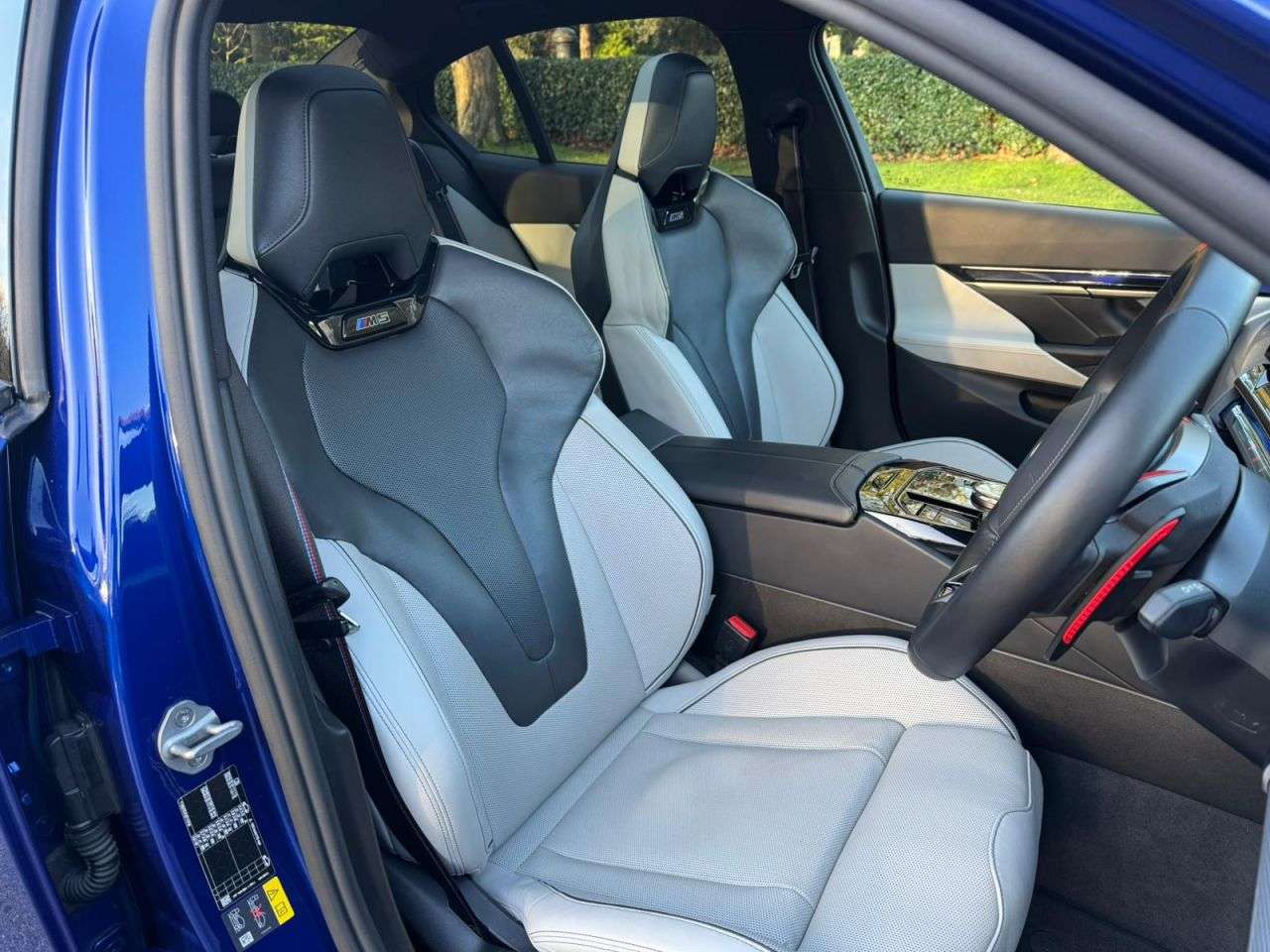 A 2025 BMW M5 4.4 22.1kWh Saloon 4dr Petrol Plug-in Hybrid Steptronic xDrive Euro 6 (s/s) A 2025 BMW M5 4.4 22.1kWh Saloon 4dr Petrol Plug-in Hybrid Steptronic xDrive Euro 6 (s/s)