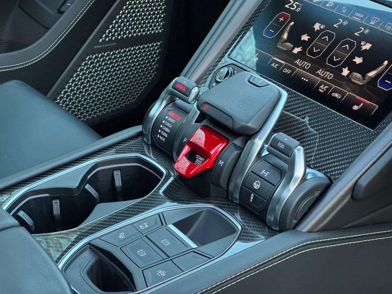 A 2022 LAMBORGHINI URUS 0.0L A 2022 LAMBORGHINI URUS 0.0L